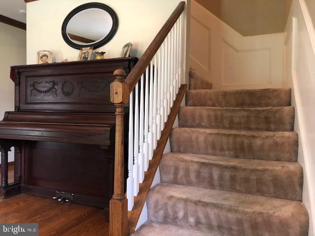 16610 Gaines Road Broad Run, VA 20137 - Photo 10 of 27 Foyer 1
