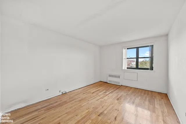 a picture of a wall with a white wall with a white wall