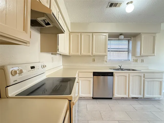 $1,800 | 12102 Hastings Green Drive, Houston, TX 77065