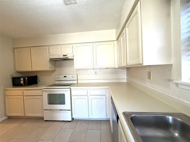 $1,800 | 12102 Hastings Green Drive, Houston, TX 77065