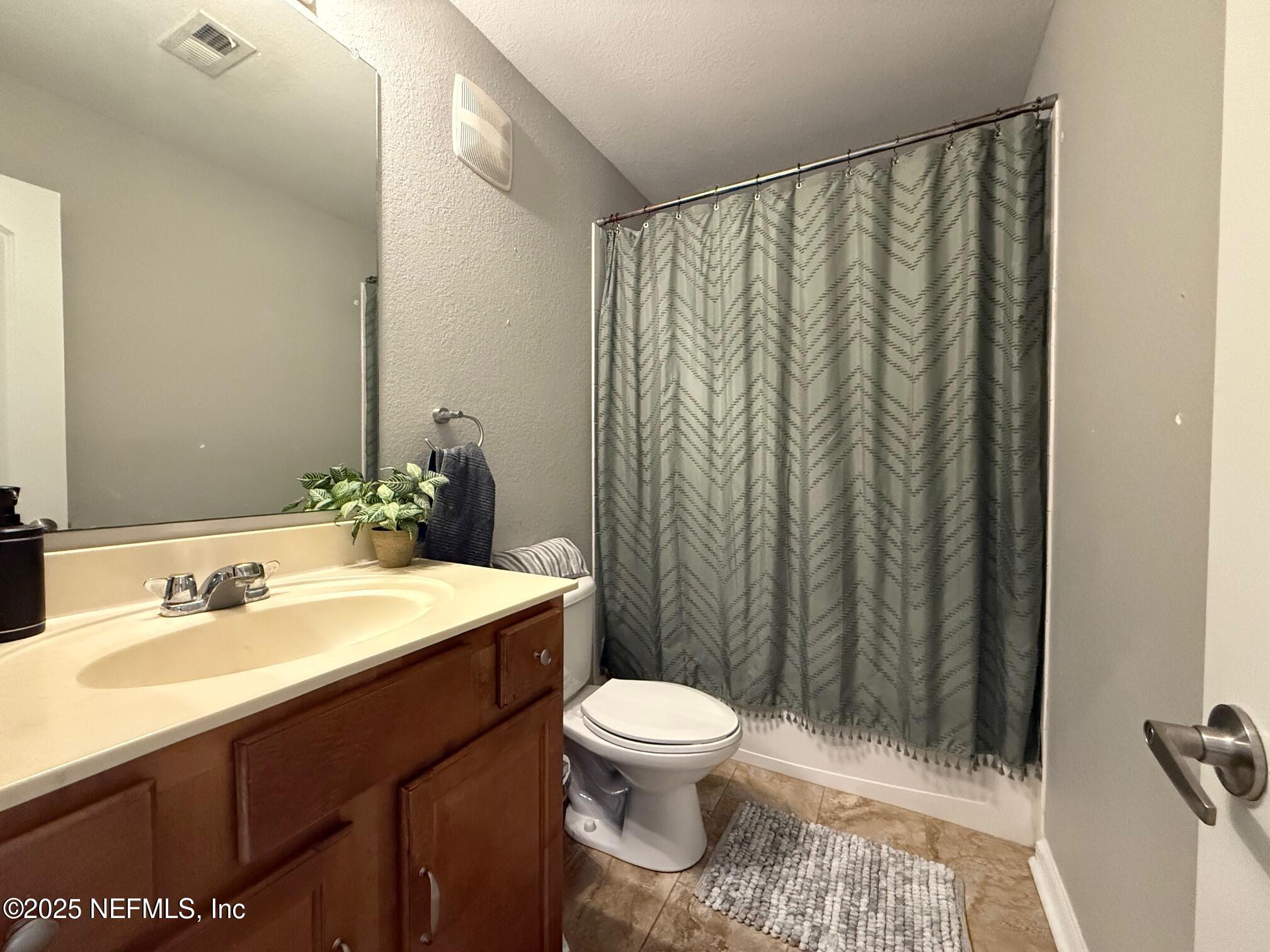 10200 Belle Rive Boulevard, Unit 4905 Jacksonville, FL 32256 - Photo 19 of 25 a bathroom with a sink and a mirror