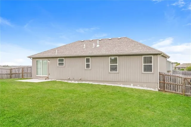 $2,300 | 427 Sunflower Drive, Raymore, MO 64083