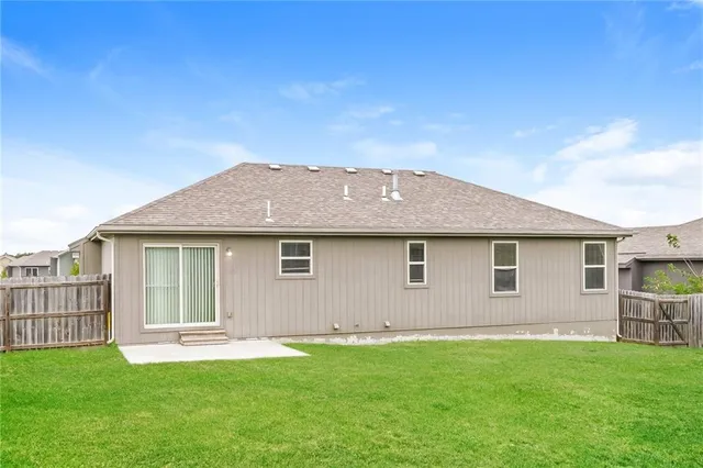 $2,300 | 427 Sunflower Drive, Raymore, MO 64083