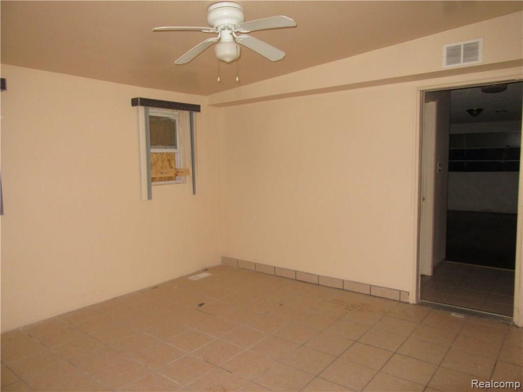 3586 Spring Hill Avenue Inkster, MI 48141 - Photo 16 of 20 020.JPG