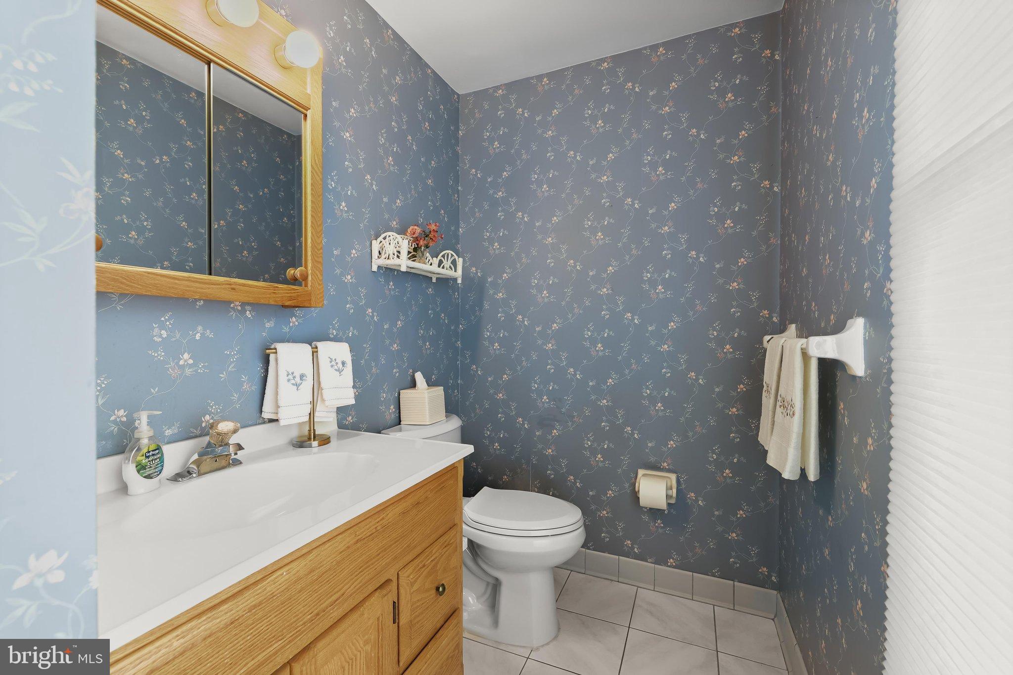 914 Farmstead Road Cockeysville, MD 21030 - Photo 19 of 61 Main Level Powder Room