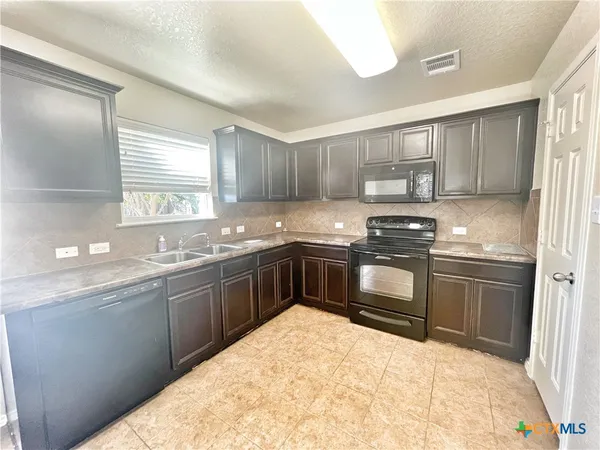 $1,850 | 655 Tom Kemp Drive, New Braunfels, TX 78130