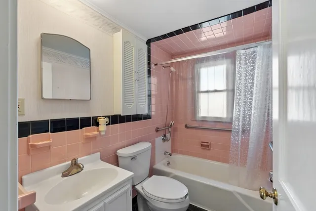 $339,900 | 202 Florence Street, Leominster, MA 01453