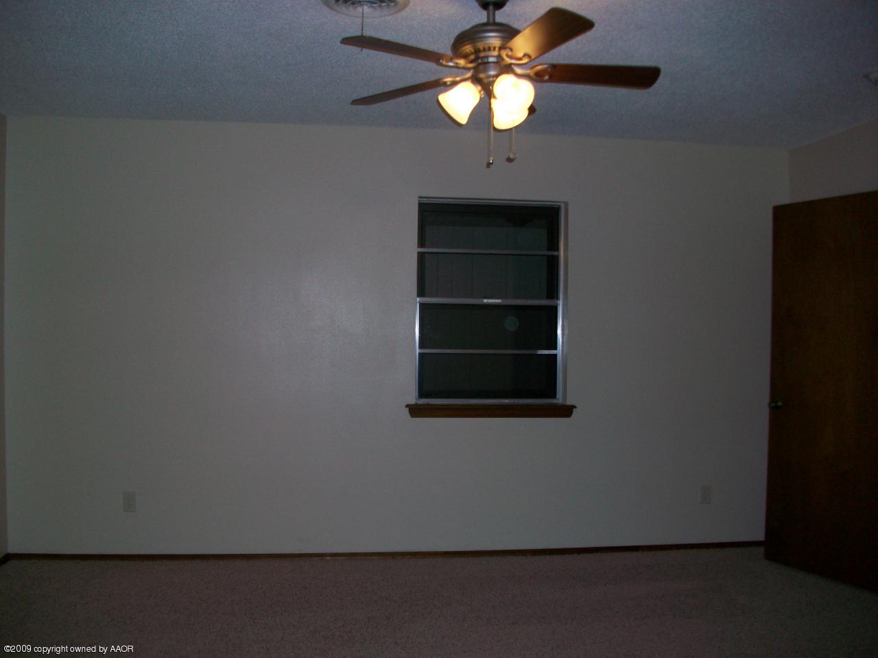 5010 Hillside Road Amarillo, TX 79109 - Photo 13 of 18 2nd bedroom
