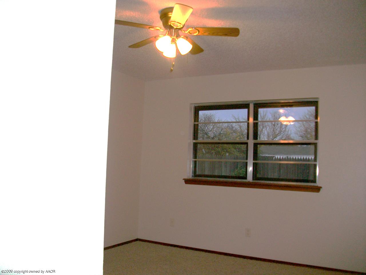 5010 Hillside Road Amarillo, TX 79109 - Photo 14 of 18 3rd bedroom