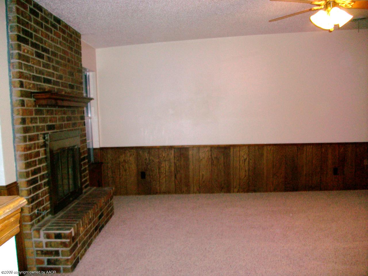 5010 Hillside Road Amarillo, TX 79109 - Photo 17 of 18 living room 3