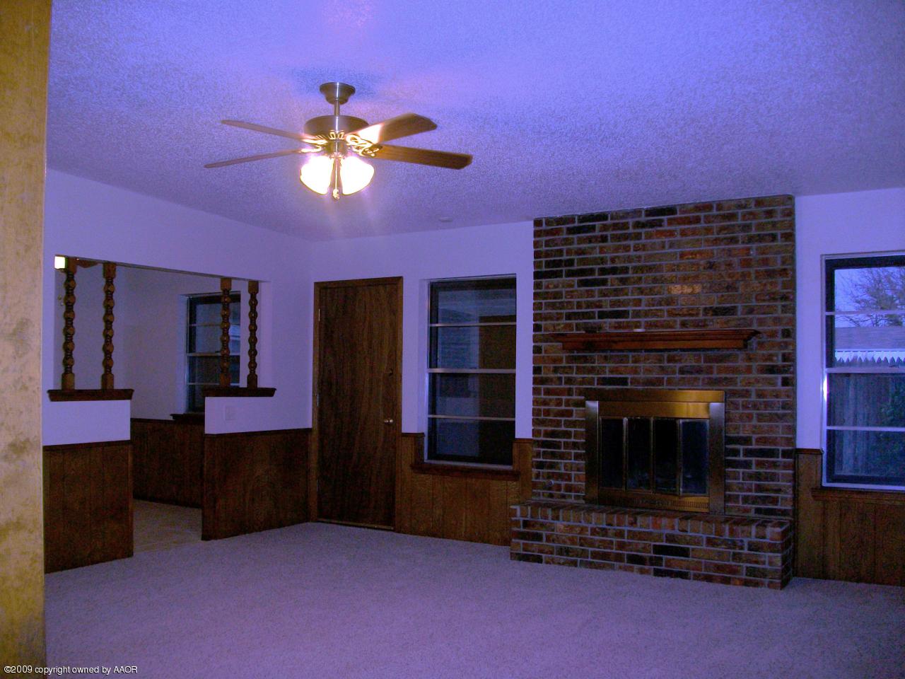 5010 Hillside Road Amarillo, TX 79109 - Photo 3 of 18 living room2