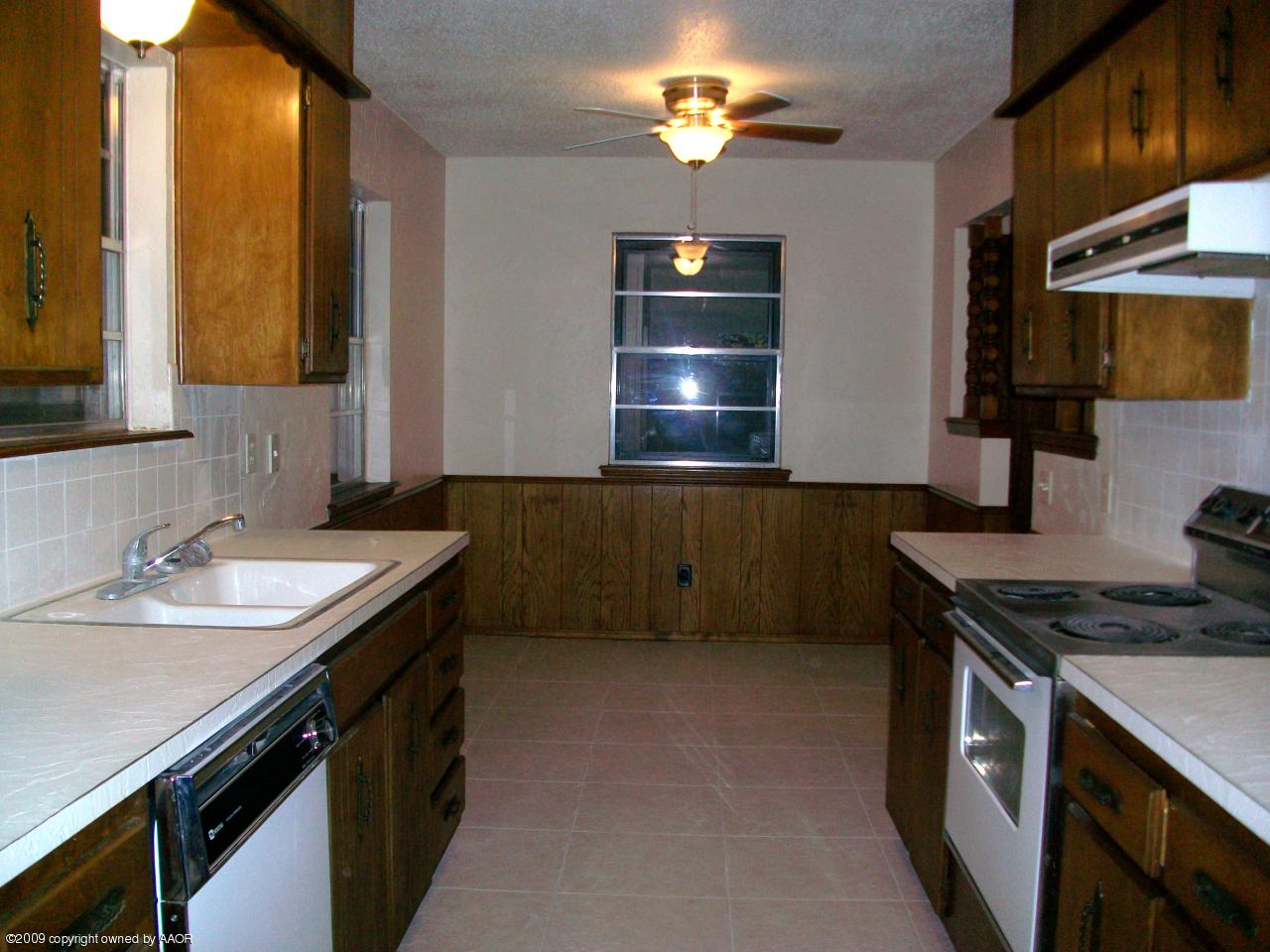 5010 Hillside Road Amarillo, TX 79109 - Photo 4 of 18 dining room
