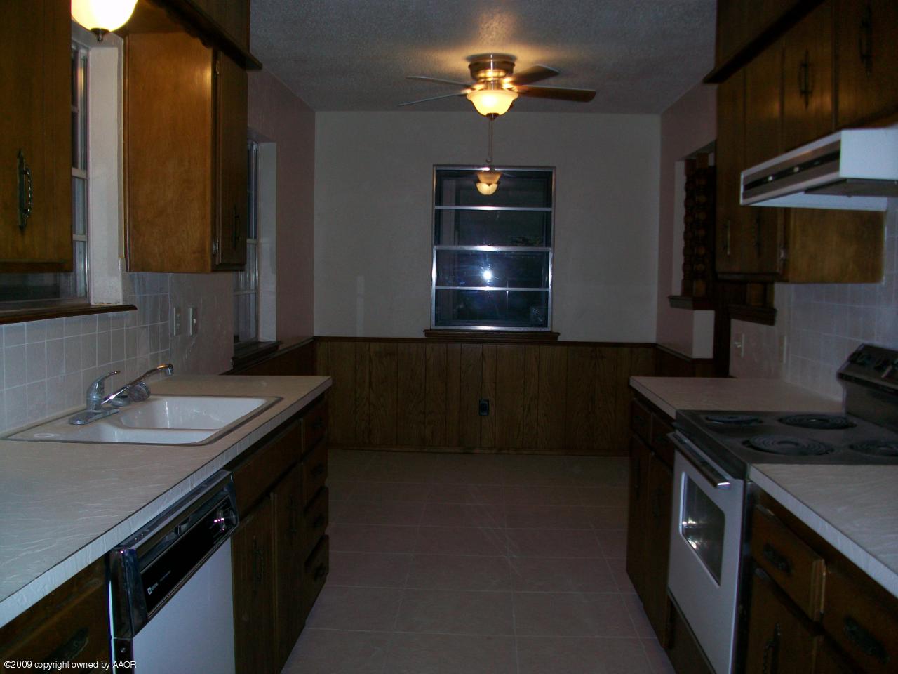 5010 Hillside Road Amarillo, TX 79109 - Photo 9 of 18 dining room