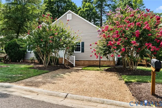 a view of house with backyard and trees