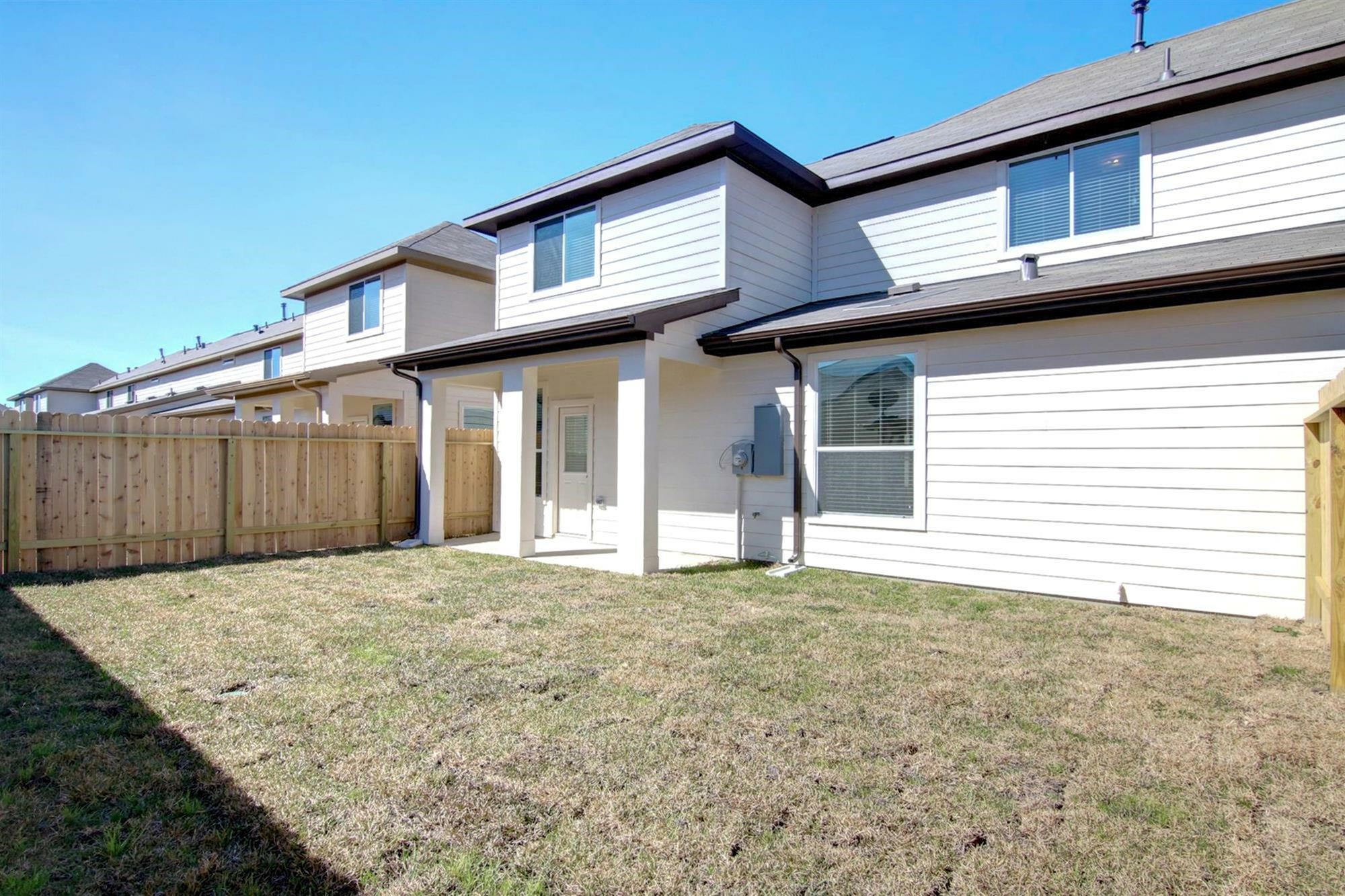 12350 Roy Mix Bohn Lane Houston, TX 77044 - Photo 2 of 13