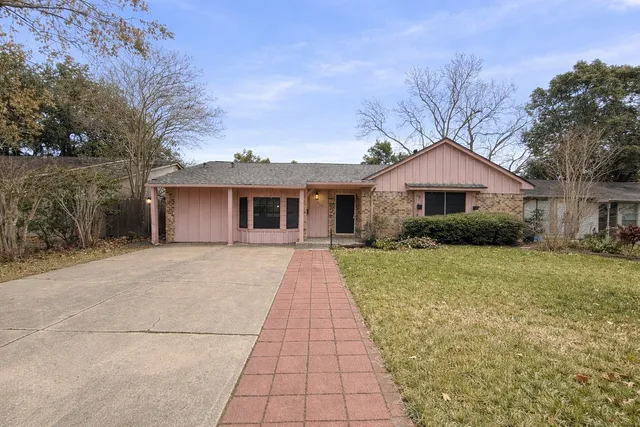 $1,850 | 313 Sycamore Street, Alvin, TX 77511