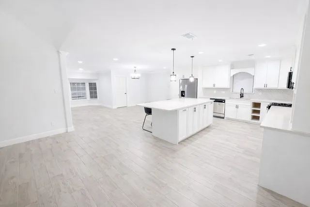 $1,850 | 313 Sycamore Street, Alvin, TX 77511