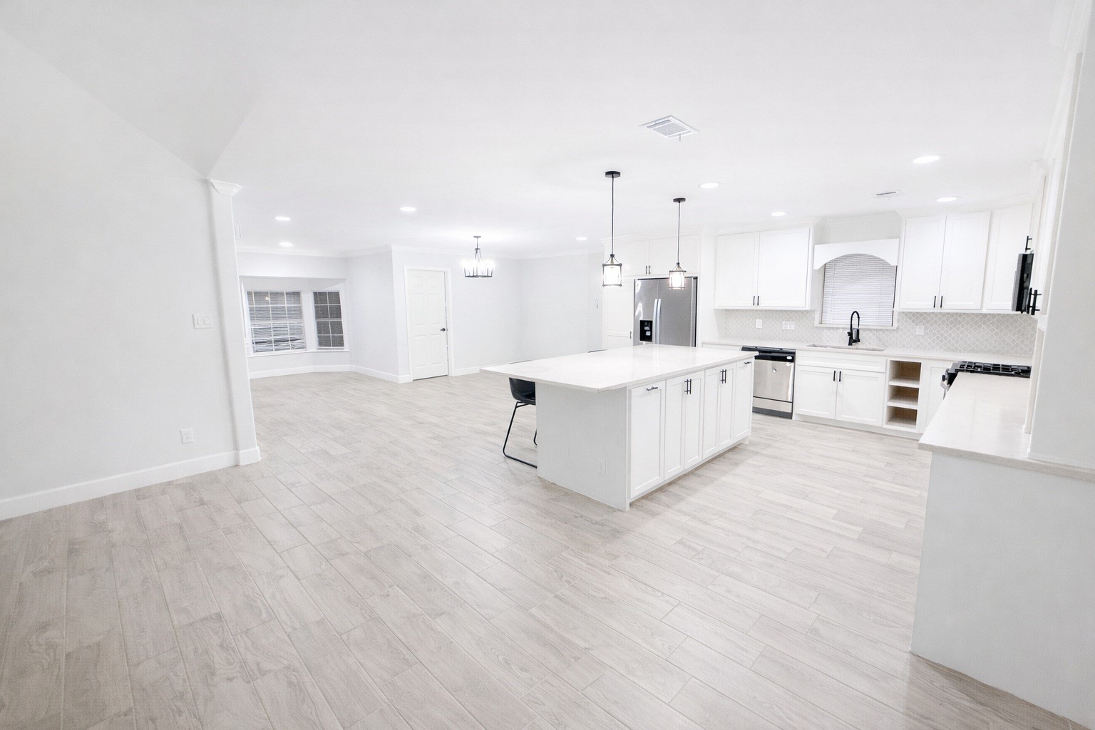 313 Sycamore Street Alvin, TX 77511 - Photo 3 of 12 View from the living room