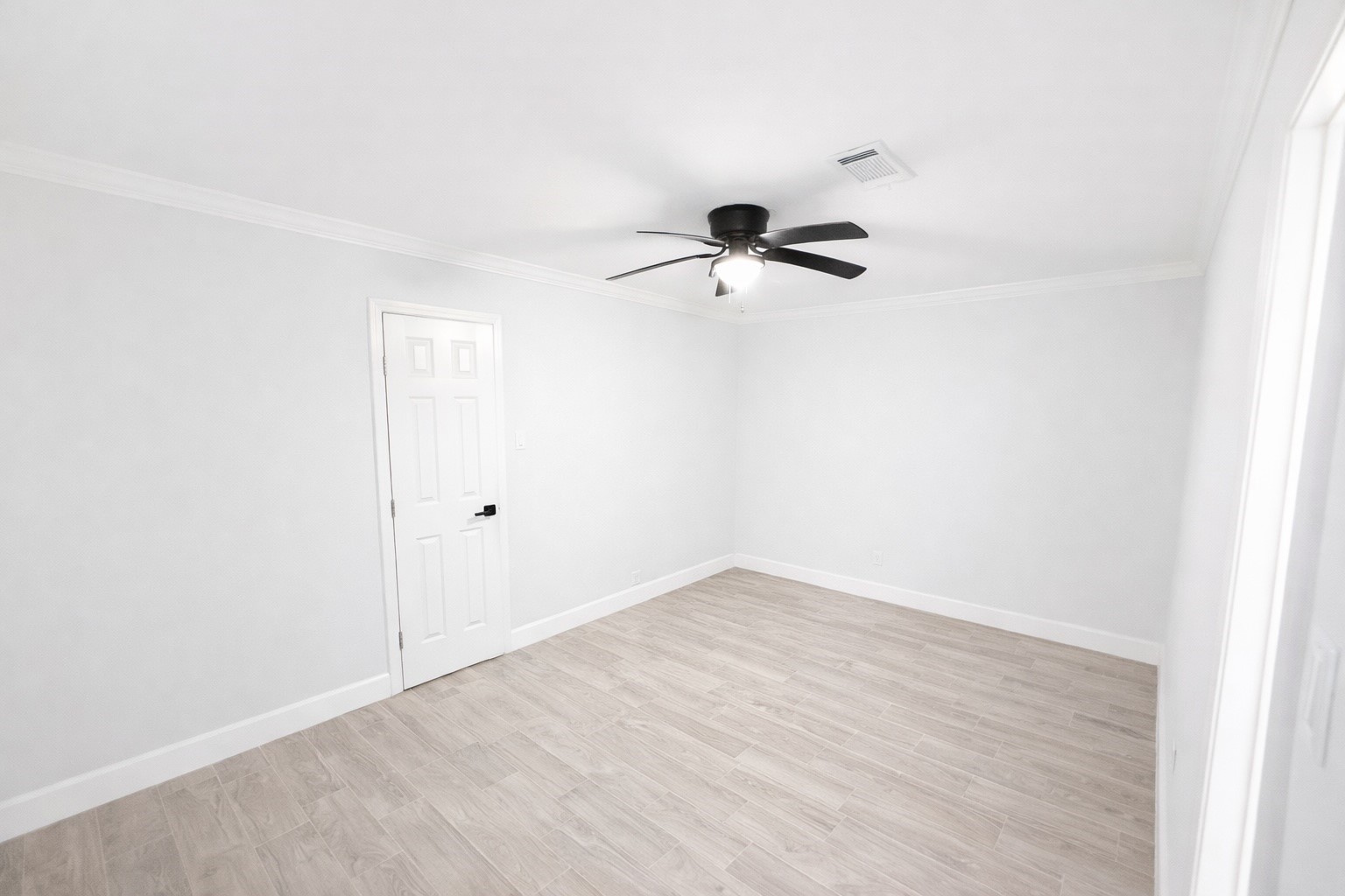 313 Sycamore Street Alvin, TX 77511 - Photo 7 of 12 Priamary bedroom