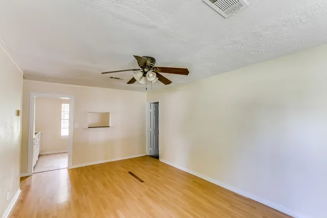 $1,295 | 505 South 4th Street, Baytown, TX 77520