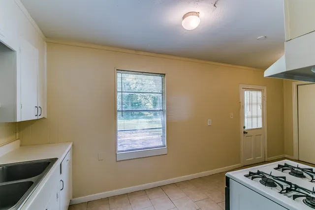 $1,295 | 505 South 4th Street, Baytown, TX 77520