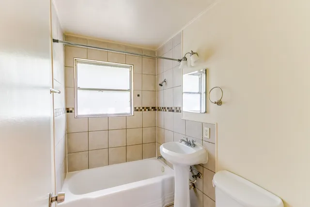 $1,295 | 505 South 4th Street, Baytown, TX 77520