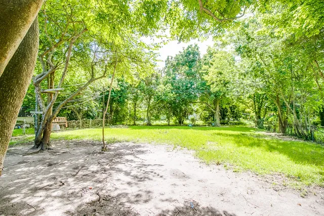 $1,295 | 505 South 4th Street, Baytown, TX 77520