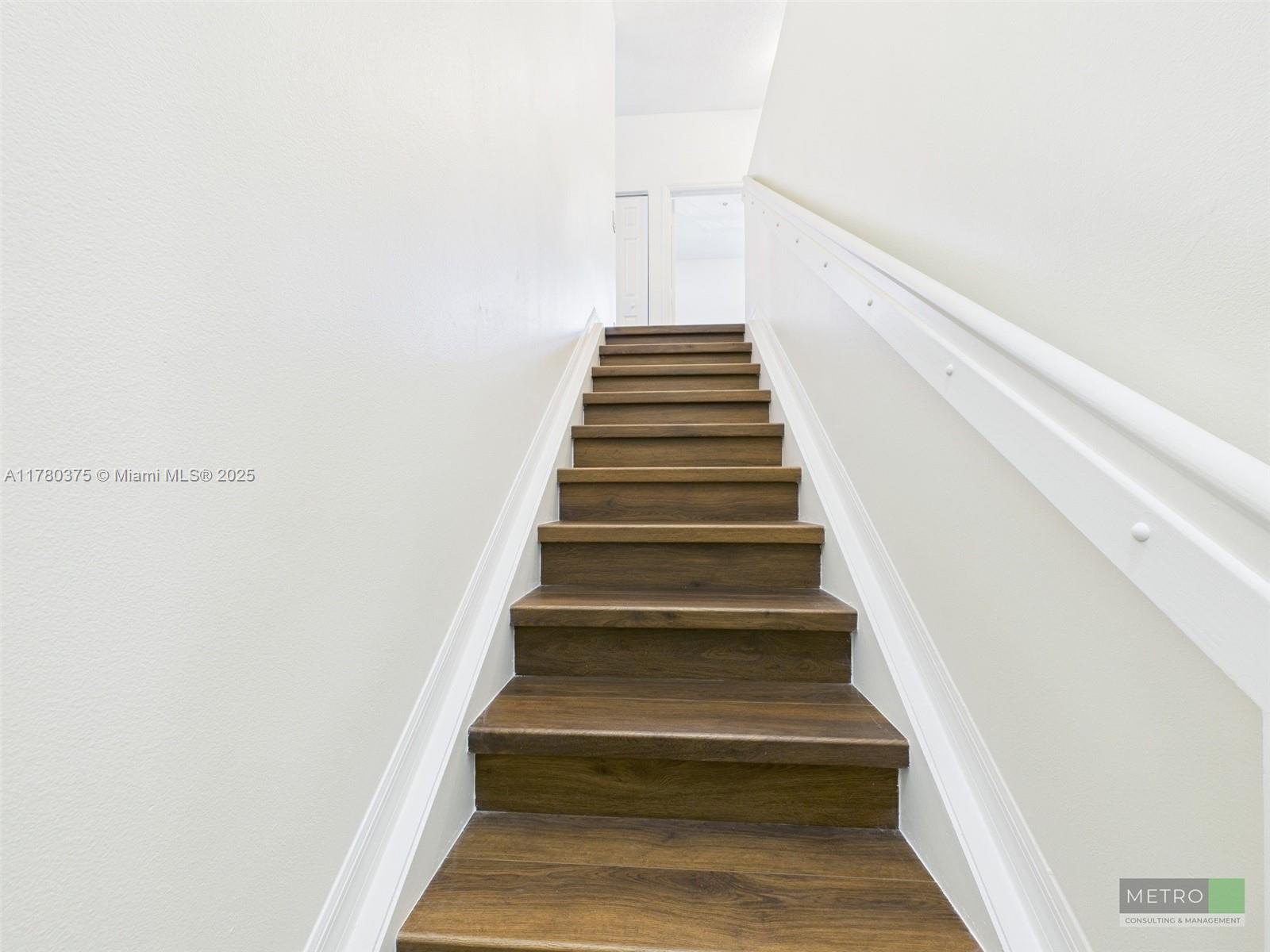 112 Lighthouse Circle, Unit H Tequesta, FL 33469 - Photo 19 of 20 a view of entryway