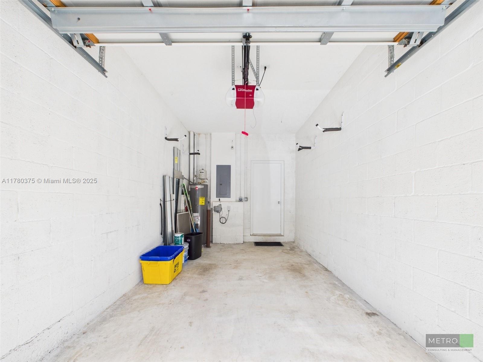 112 Lighthouse Circle, Unit H Tequesta, FL 33469 - Photo 20 of 20 a bathroom with a shower