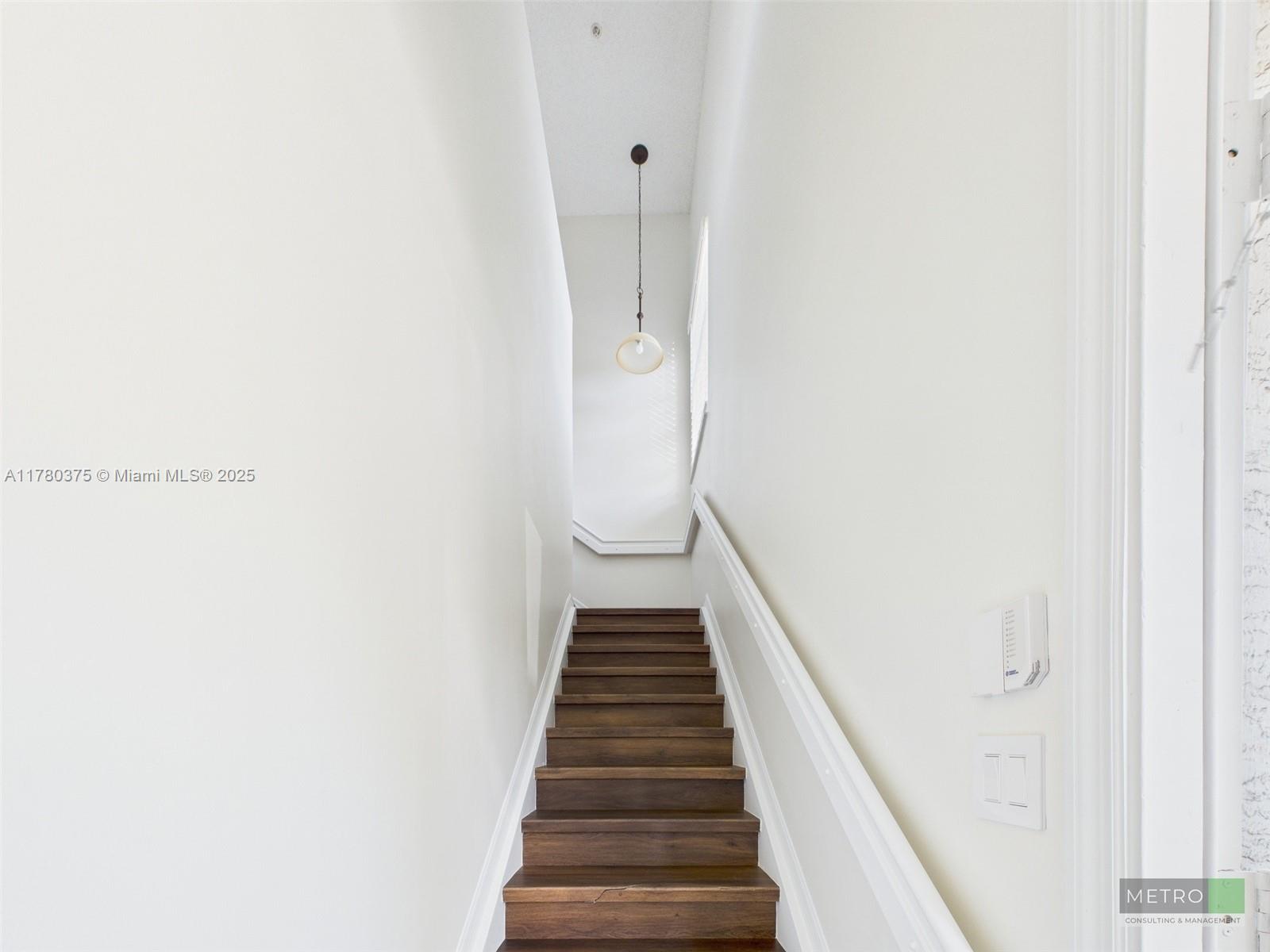 112 Lighthouse Circle, Unit H Tequesta, FL 33469 - Photo 2 of 20 a view of a hallway with wooden floor