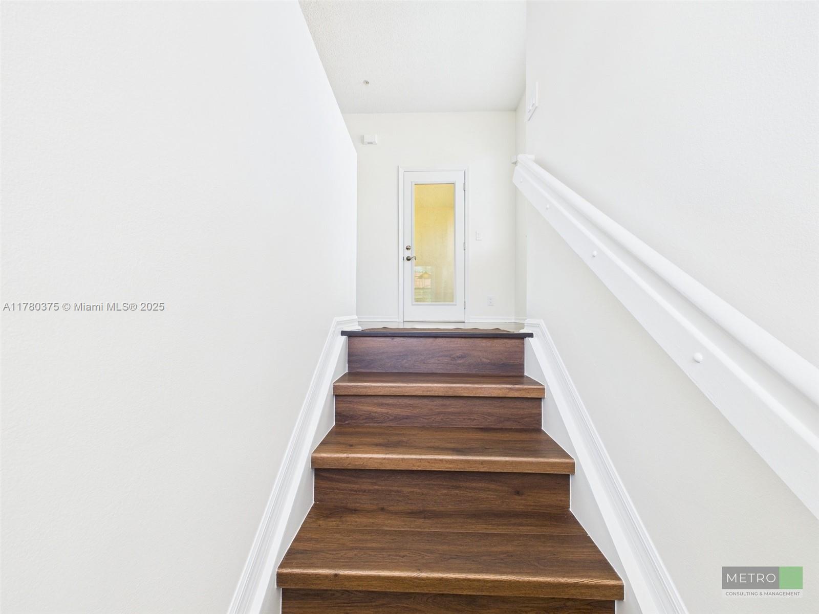 112 Lighthouse Circle, Unit H Tequesta, FL 33469 - Photo 3 of 20 a view of entryway