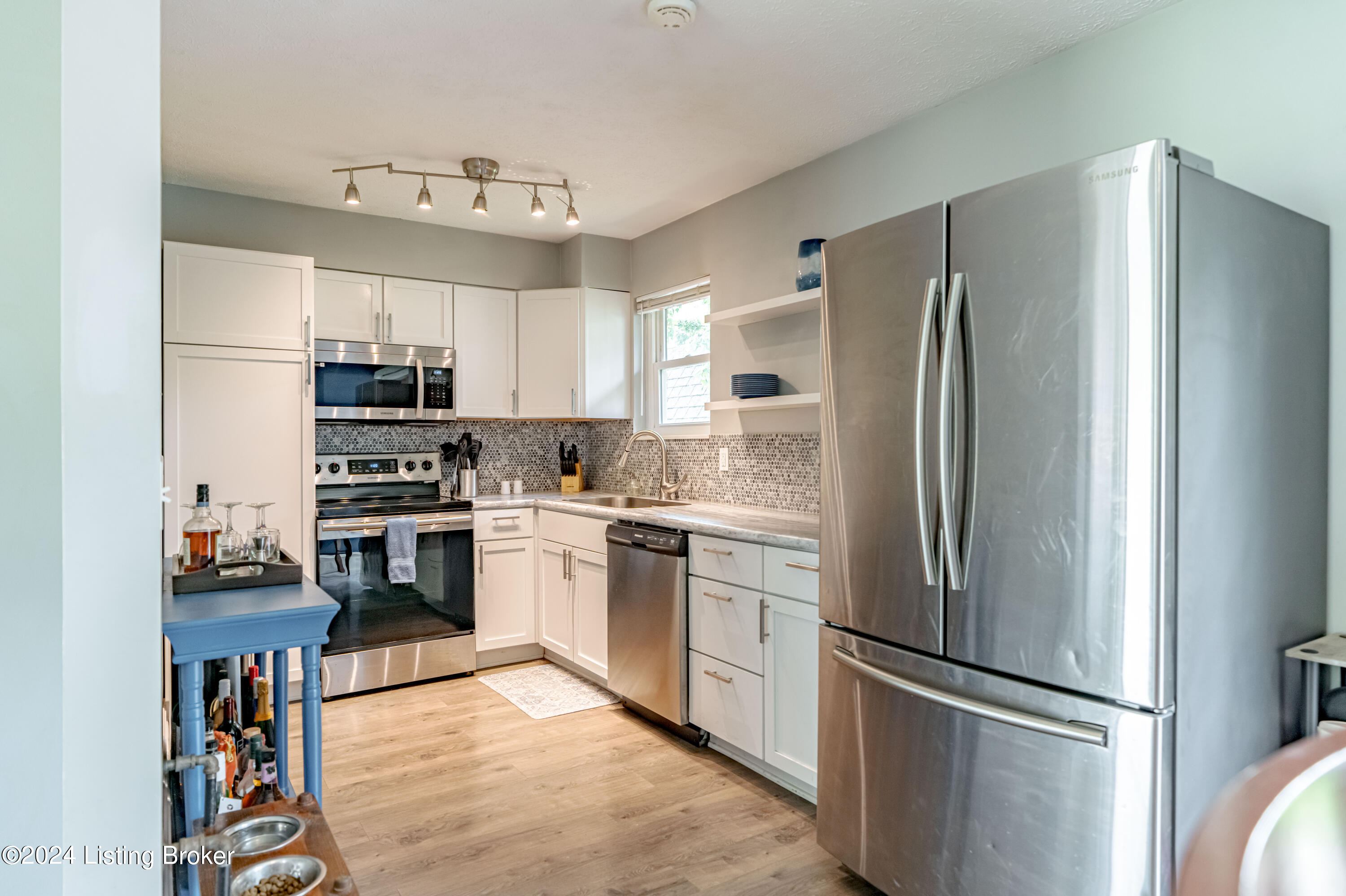 8219 Roseborough Road Louisville, KY 40228 - Photo 14 of 37 DSC00563