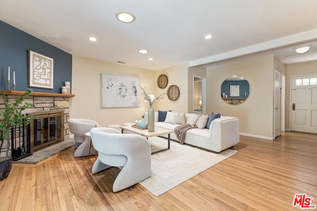 11637 Charnock Road Los Angeles, CA 90066 - Photo 11 of 28 Gallery Image 11
