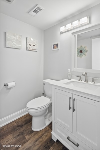 844 Burning Trail Carol Stream, IL 60188 - Photo 14 of 21 a bathroom with a sink toilet and a mirror