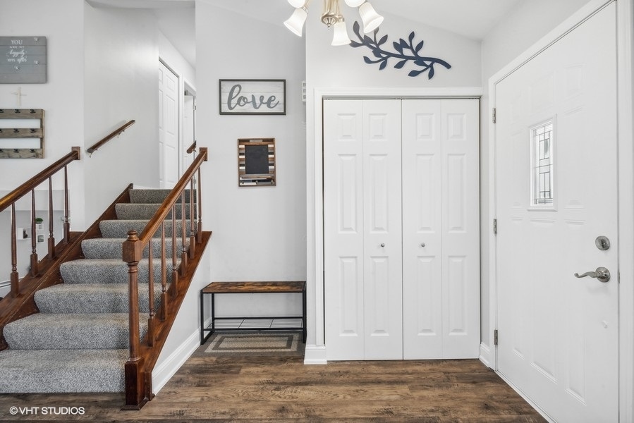 844 Burning Trail Carol Stream, IL 60188 - Photo 7 of 21 a view of entryway