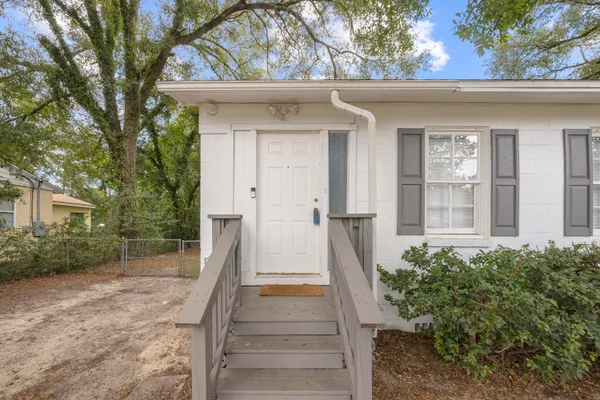 $1,300 | 324 Dixie Street, Crestview, FL 32536