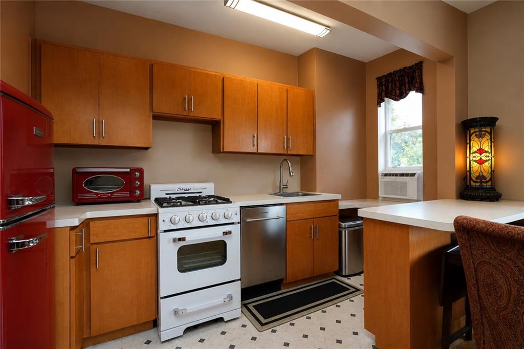 8701 Shore Road, Unit 528 Brooklyn, NY 11209 - Photo 17 of 21 Gallery Image 17