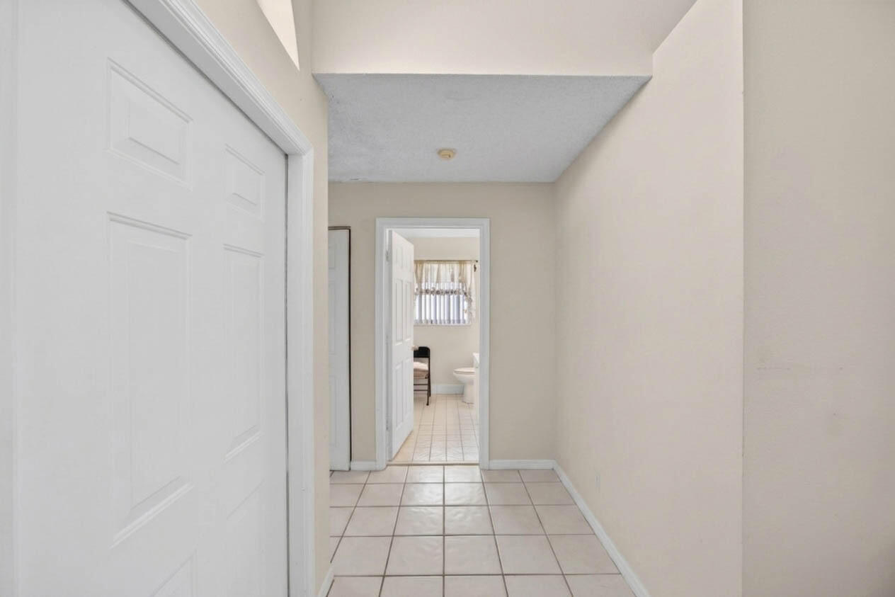 10870 Old Bridgeport Lane Boca Raton, FL 33498 - Photo 20 of 41 18