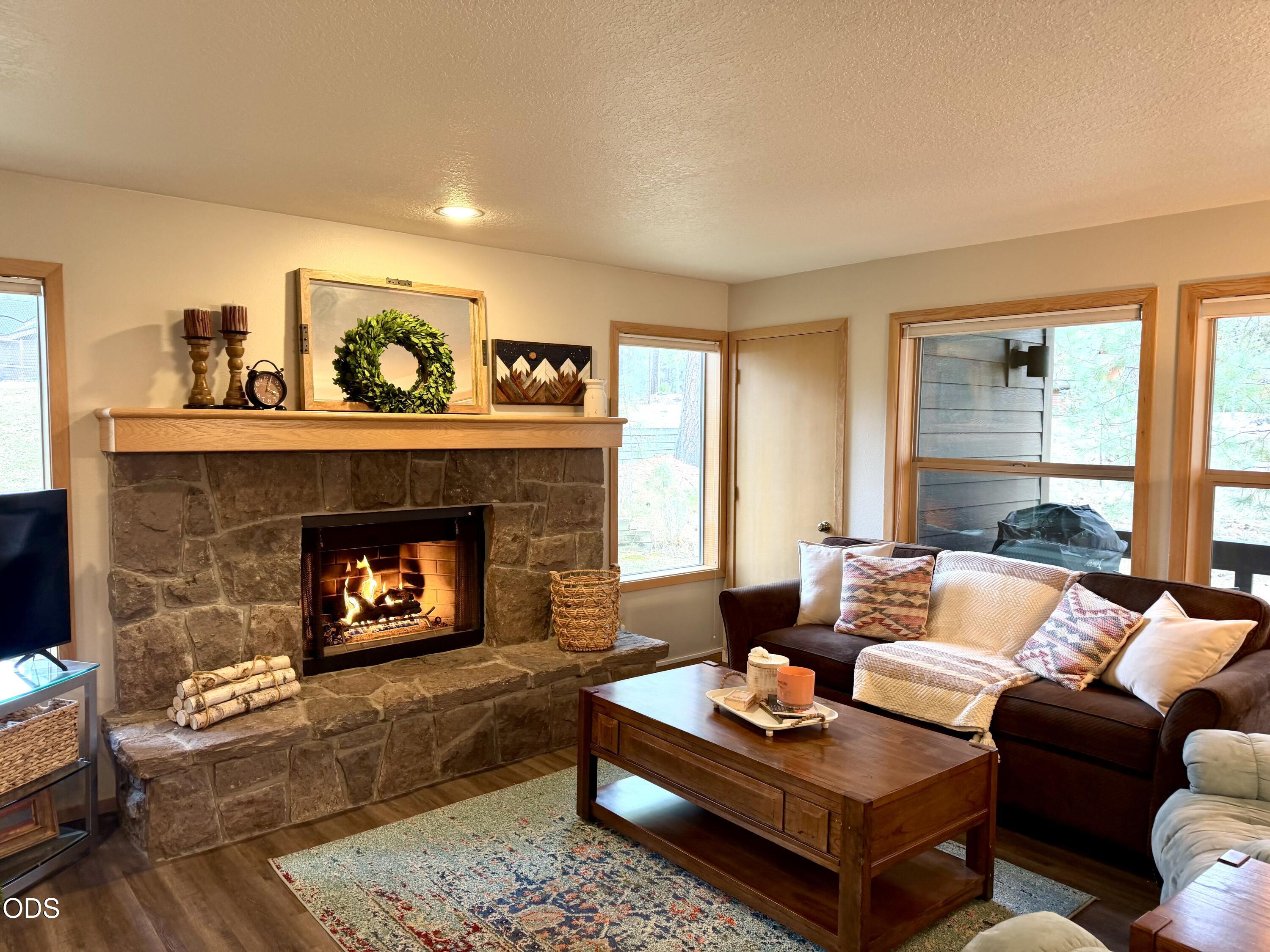 57340 Beaver Ridge Loop, Unit 17 Sunriver, OR 97707 - Photo 3 of 15