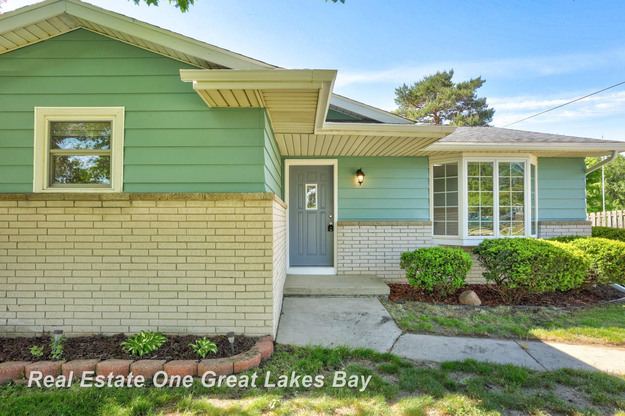 1813 Van Geisen Road Caro, MI 48723 - Photo 4 of 38