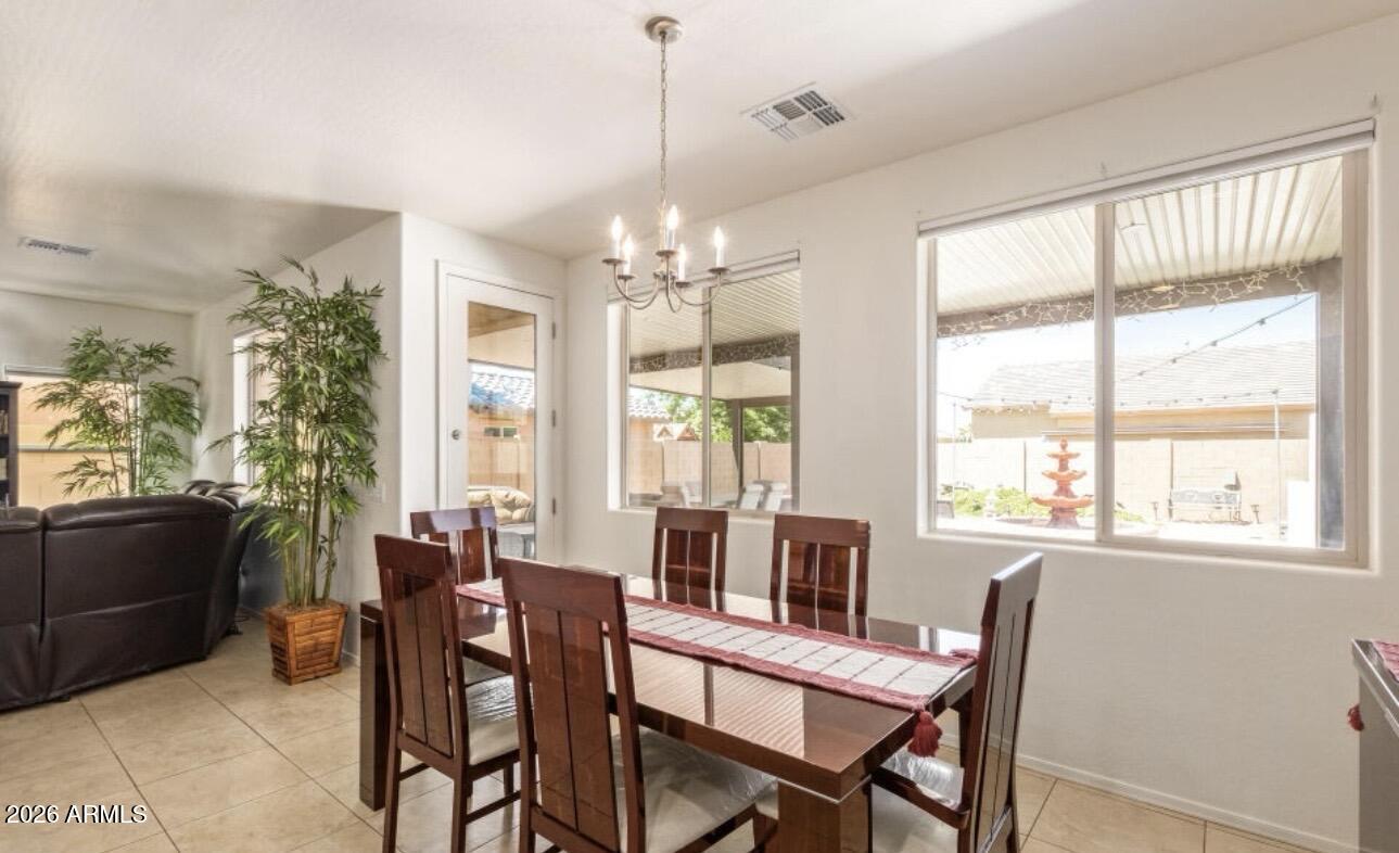 814 West Ardmore Road Phoenix, AZ 85041 - Photo 5 of 31 IMG_3795