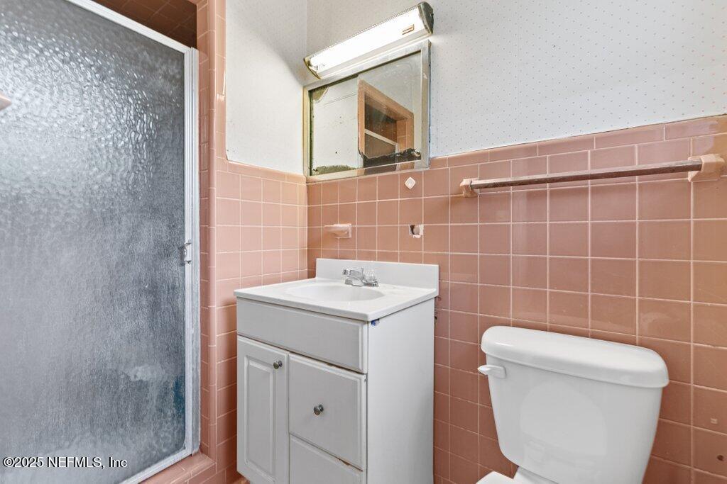 45121 Stratton Road Callahan, FL 32011 - Photo 8 of 24 a bathroom with a toilet a sink and mirror
