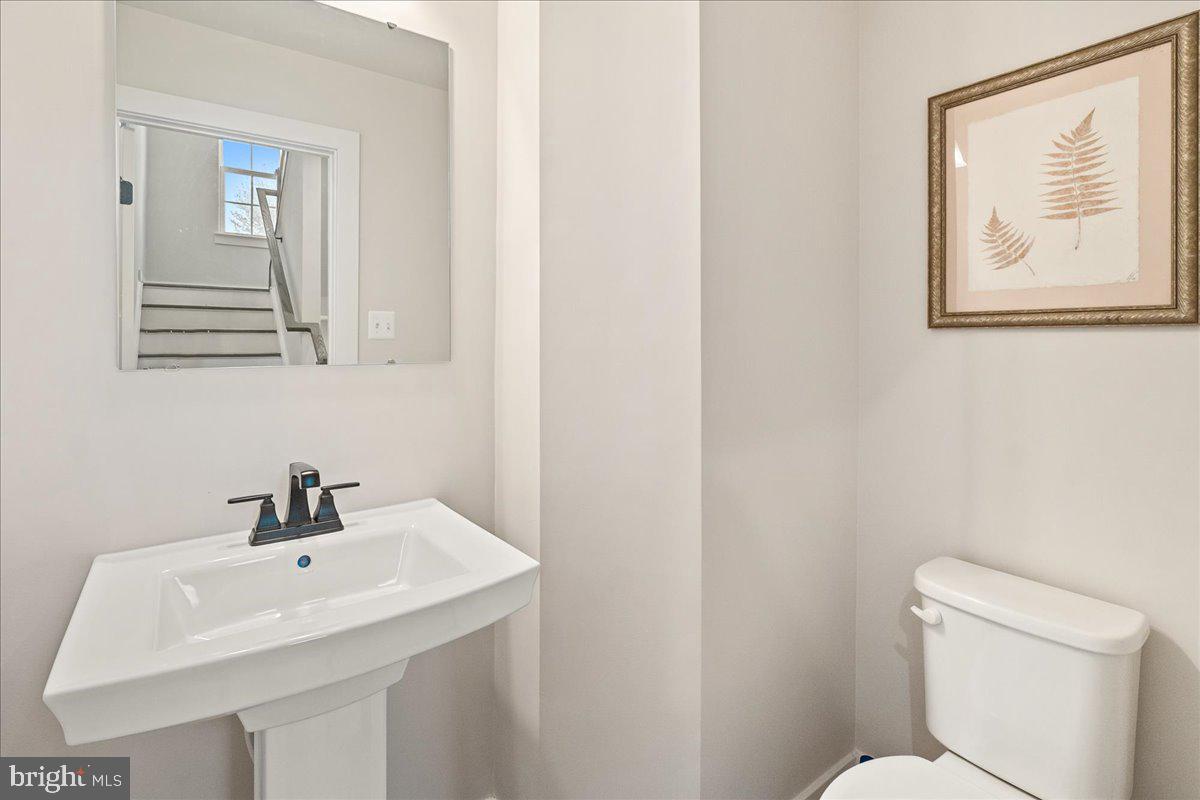 6701 Mt Phillip Road Frederick, MD 21703 - Photo 18 of 51 Half bath on main