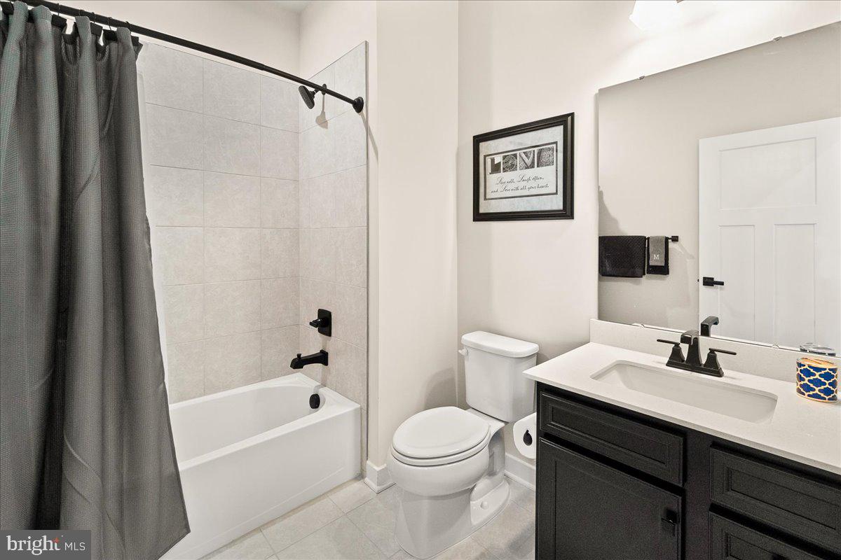 6701 Mt Phillip Road Frederick, MD 21703 - Photo 22 of 51 full bath for bedrooms 2 & 3 on upper level