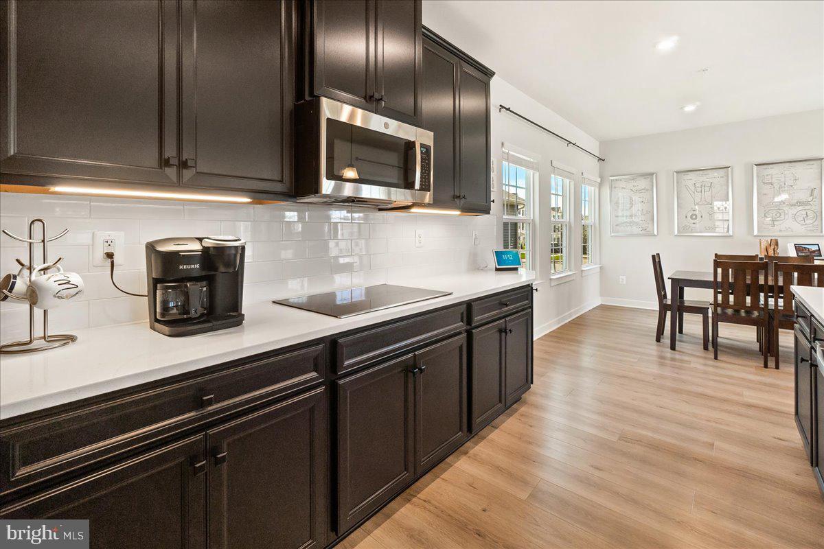6701 Mt Phillip Road Frederick, MD 21703 - Photo 10 of 51 Upgraded stove top in gourmet kitchen