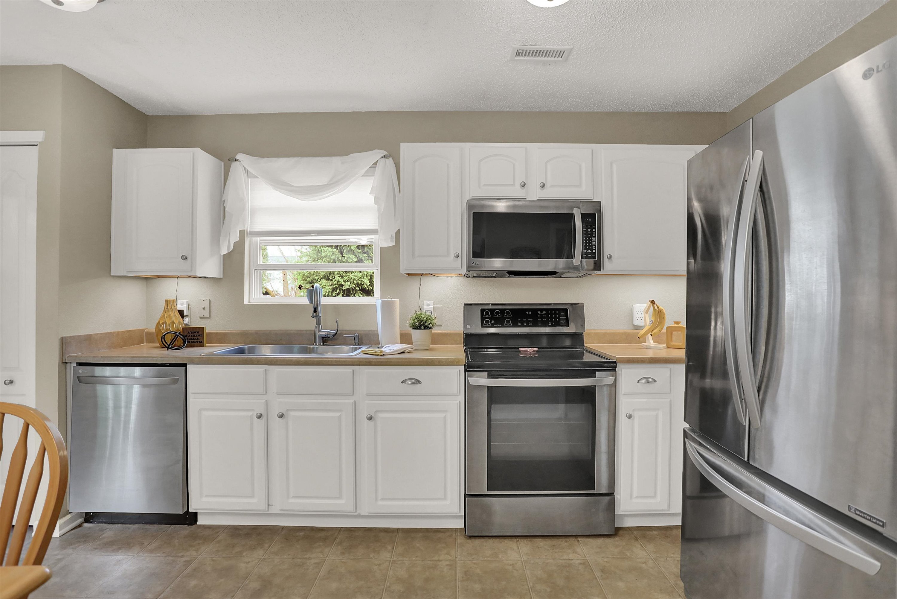 9361 West Dockside Circle Pendleton, IN 46064 - Photo 5 of 67