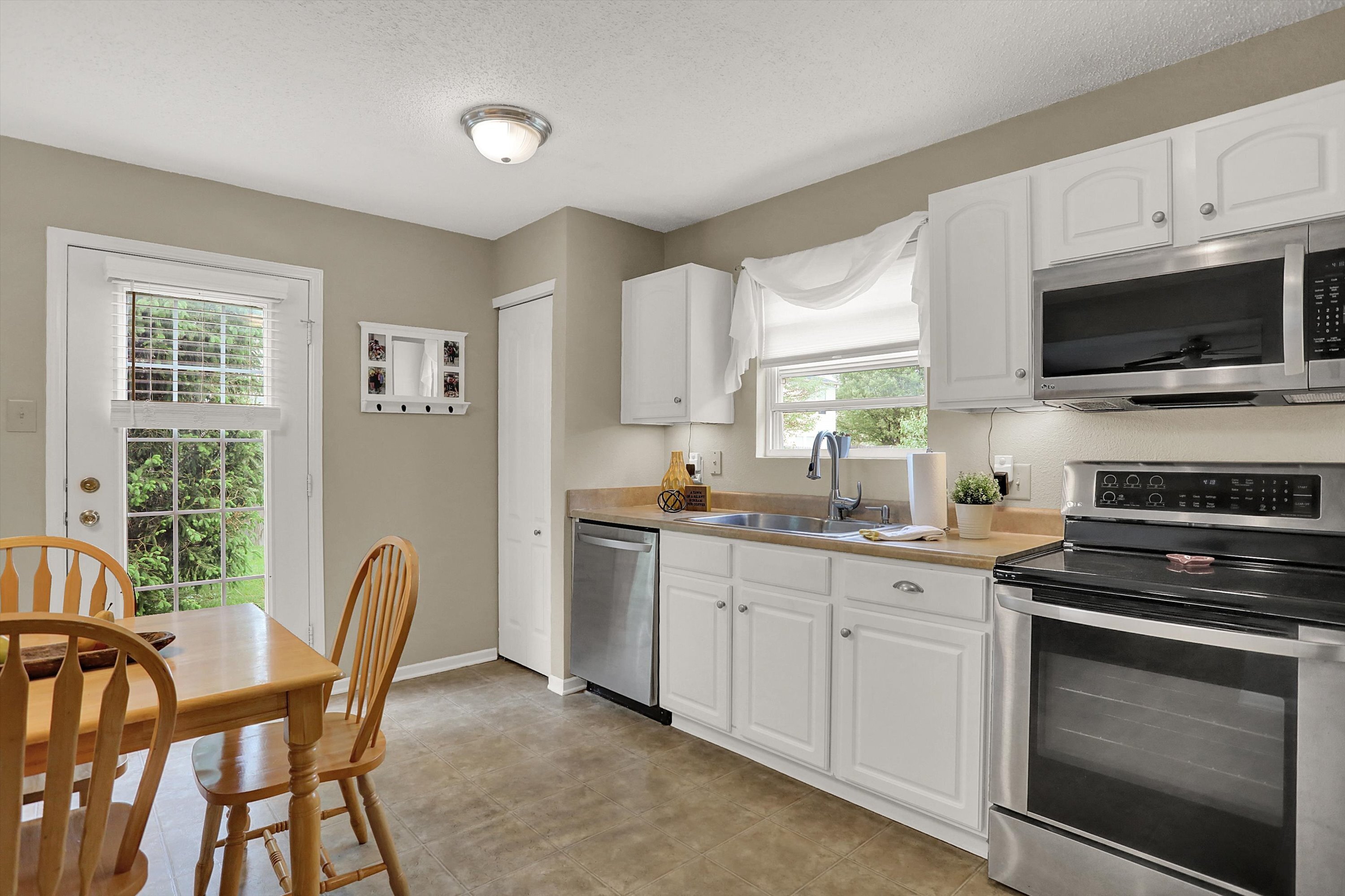 9361 West Dockside Circle Pendleton, IN 46064 - Photo 8 of 67