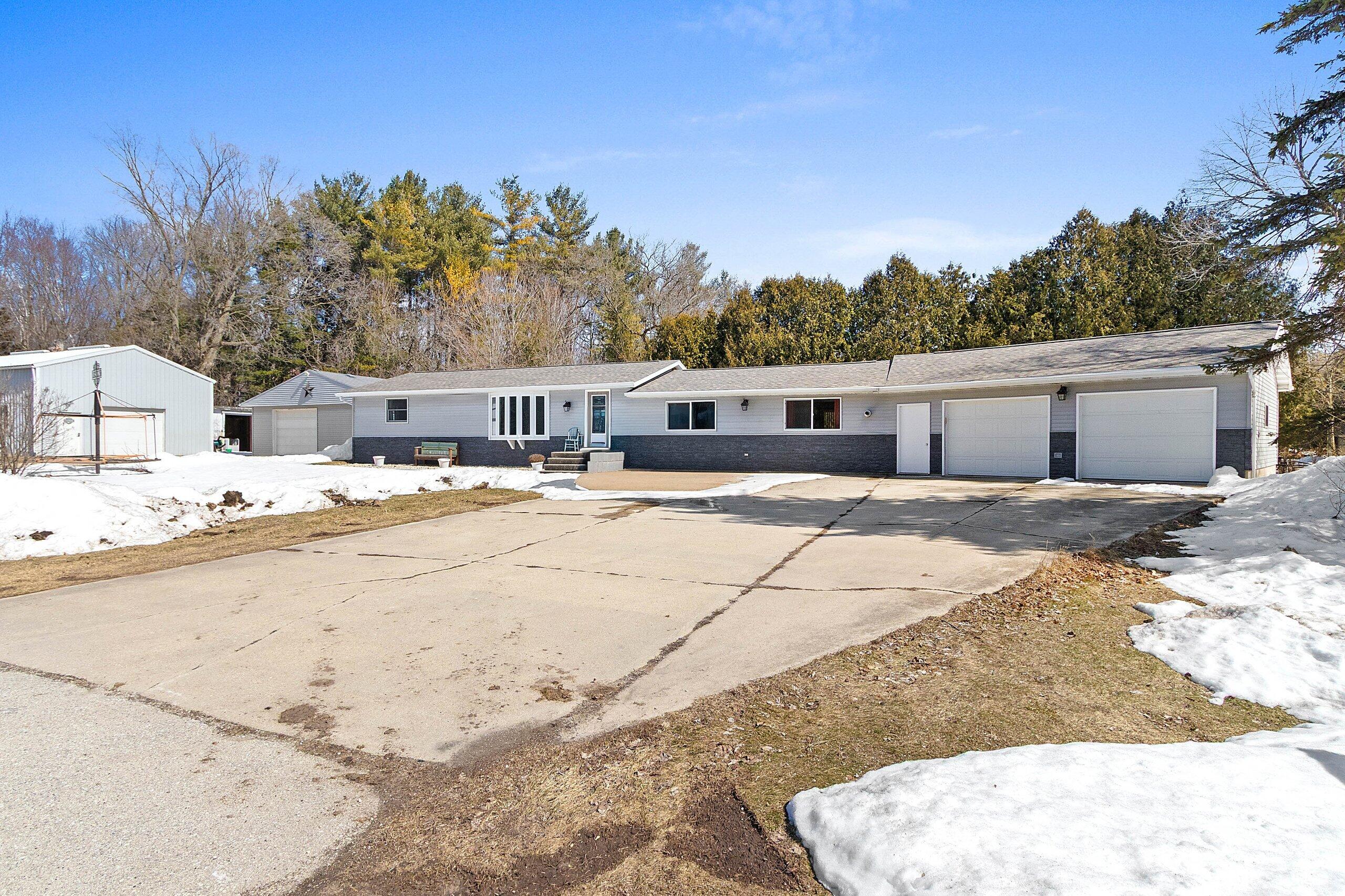 13725 Jambo Creek Road Gibson, WI 54228 - Photo 2 of 44 150174-FULL.jpg-SMALL