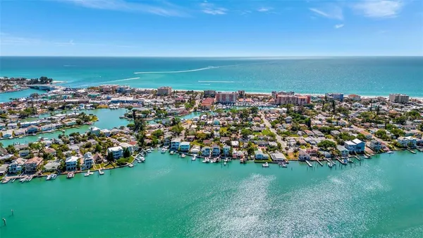 $2,000 | 13121 4th Street East, Unit 1, Madeira Beach, FL 33708