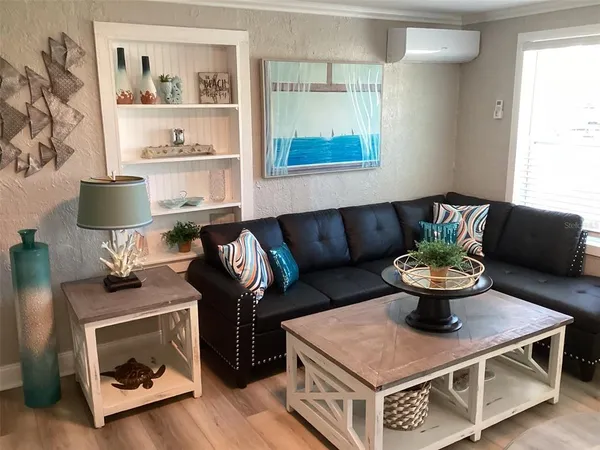 $2,000 | 13121 4th Street East, Unit 1, Madeira Beach, FL 33708